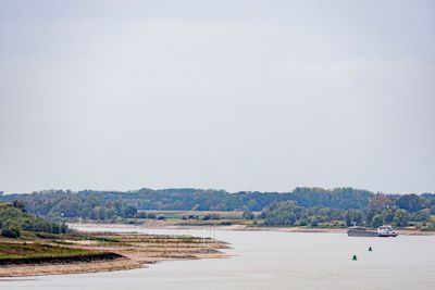 Neerslag op komst, maar nog steeds lage afvoer in Maas en Rijn
