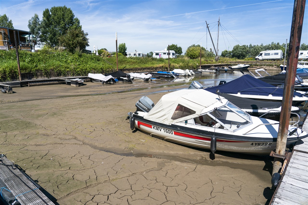 Schepen op het droge in jachthaven van Beusichem. Foto: ANP / JEROEN JUMELET