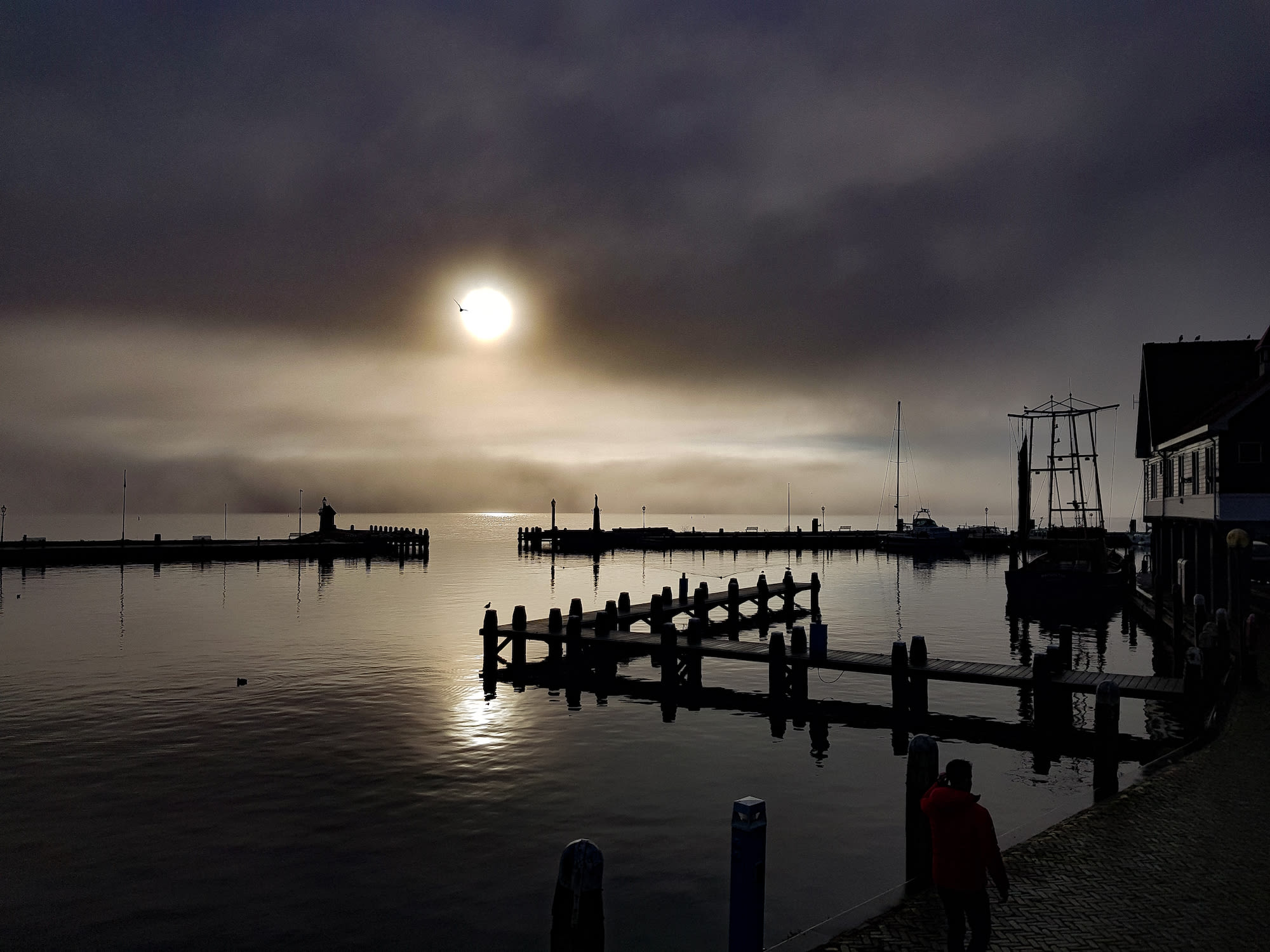 Mist trekt op zon komt door Volendam