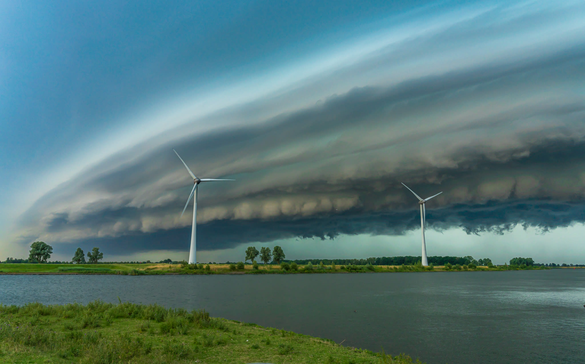 Een shelf cloud ziet er behoorlijk indrukwekkend uit. Foto: Amanda van den Berg.