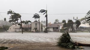 Flinke overlast door orkaan Simon en tropische storm Rachel in Mexico