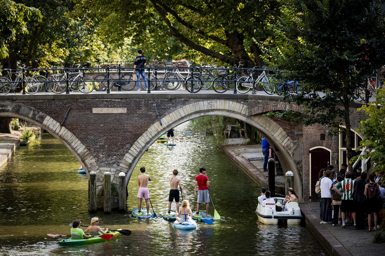 Verkoeling zoeken aan het water is de komende dagen geen slecht idee. Foto: ANP / Robin van Lonkhuijsen 