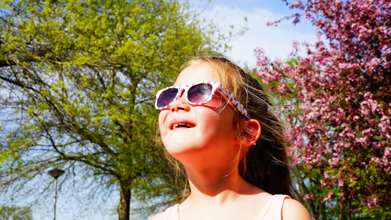 Zonnebril voor kinderen: wanneer is dit nodig?