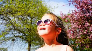 Zonnebril voor kinderen: wanneer is dit nodig?