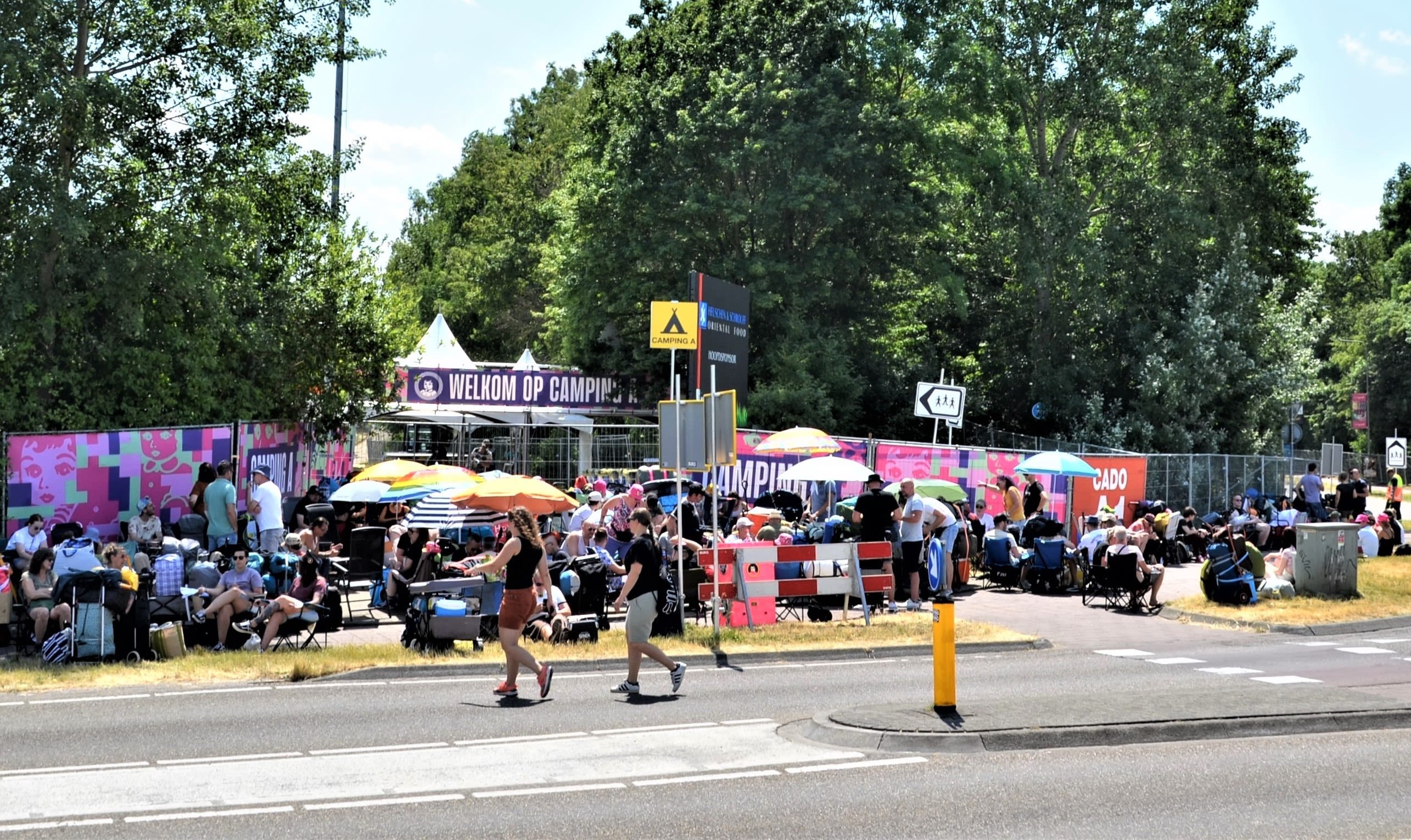 Dit jaar wordt het nog een stuk warmer in de rij voor de camping. Foto: Jan Bonescnansker