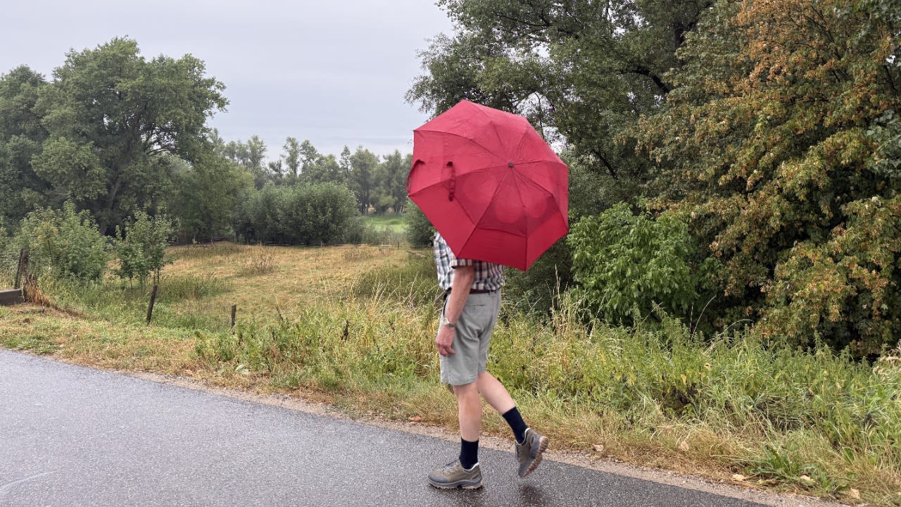 Deze week is het wisselvallig. Vooral donderdag komt een paraplu goed van pas. Foto: Adrie van Kuilenberg