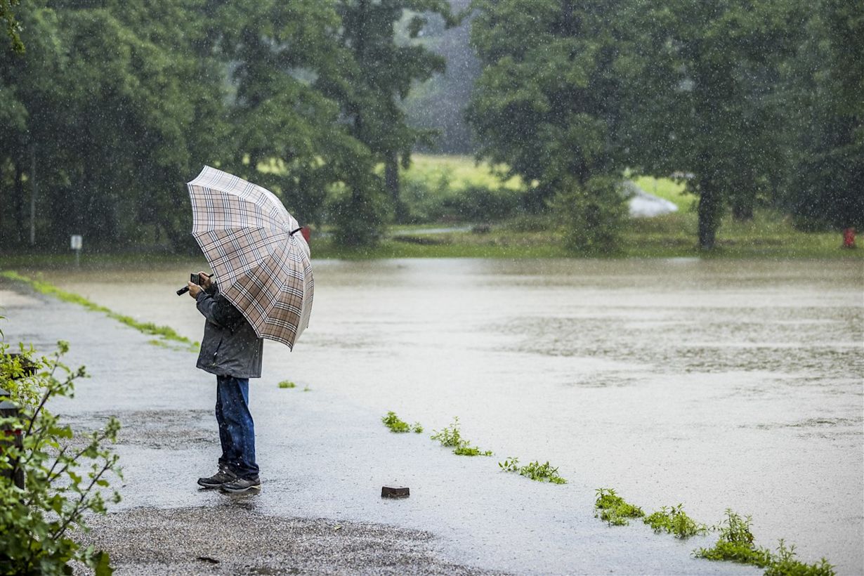 Wateroverlast in Limburg (archiefbeeld). Foto: ANP / Marcel van Hoorn