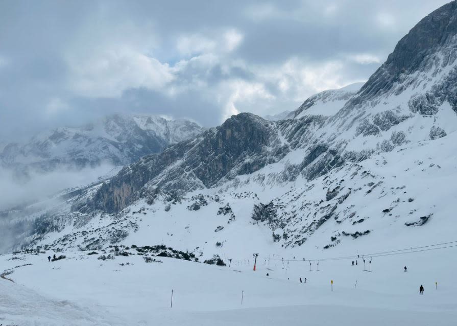 Op de Duitse Zugspitze viel vandaag sneeuw. Foto: Folkert Romijn,