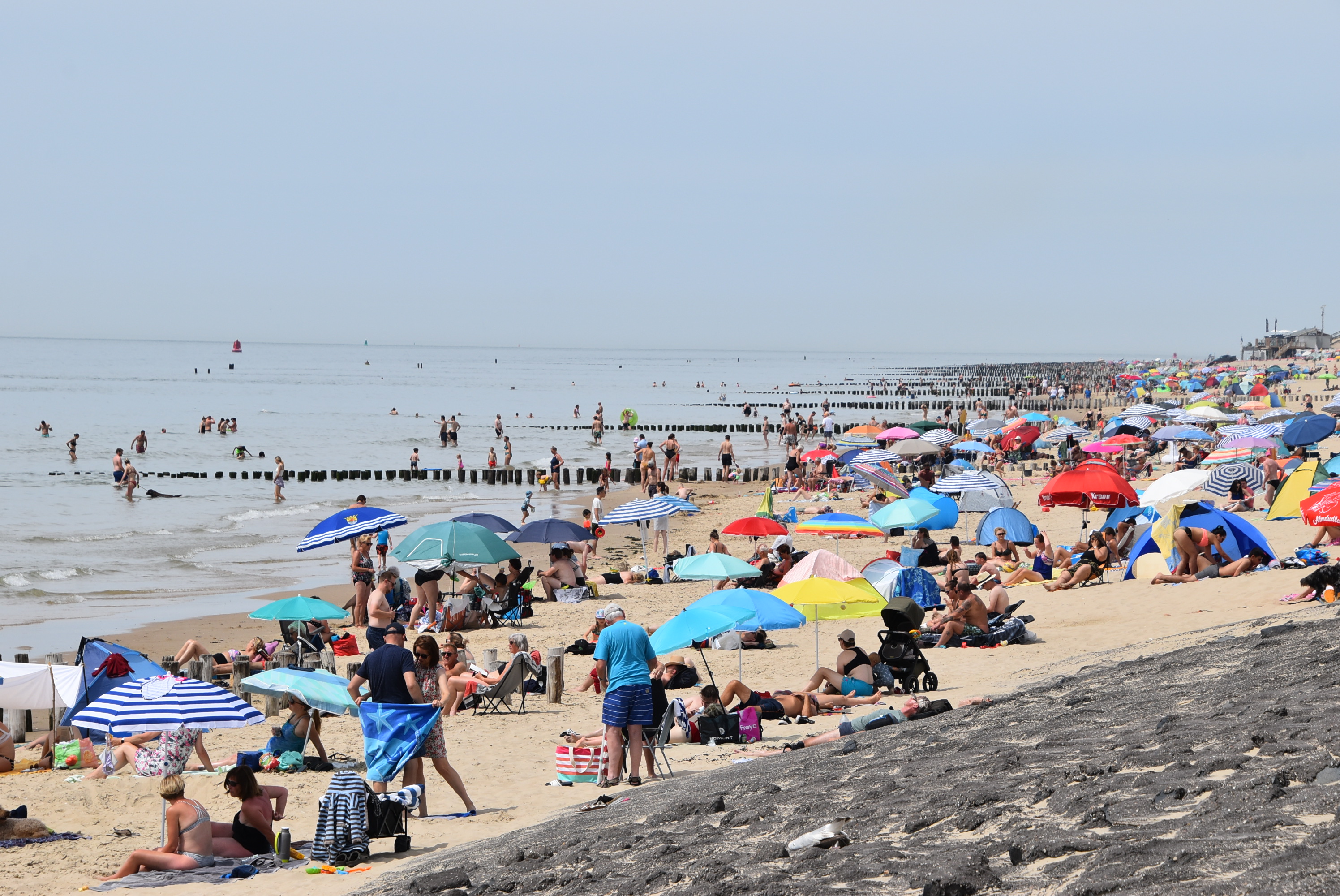 Drukte op het strand. Foto: Anne-Marie van Iersel