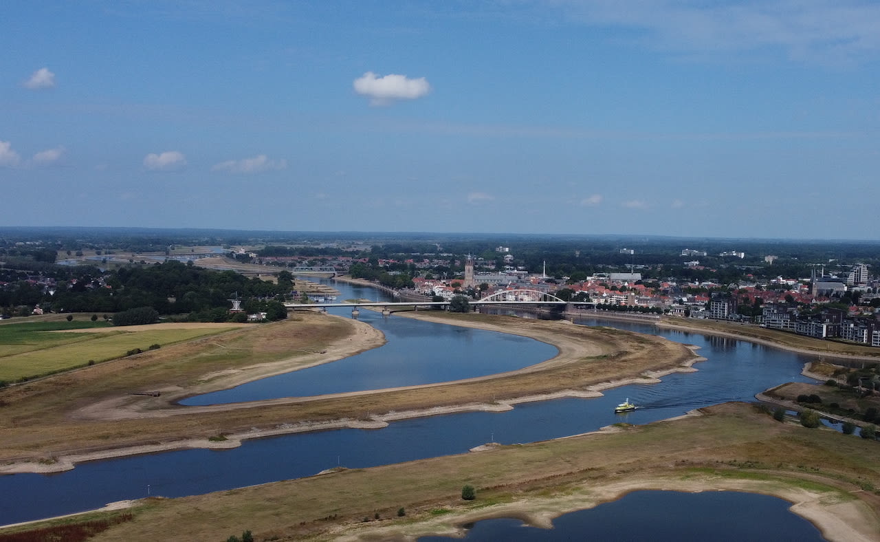 Droogte in de IJssel. Foto: Joost Mooij.