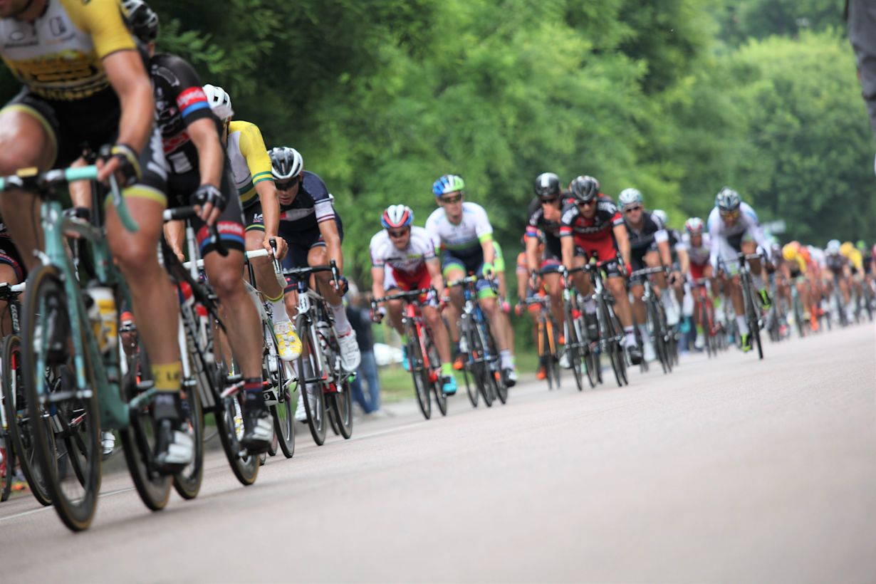 Wielerpeloton. Foto: Adobe Stock / Gianfranco Bella