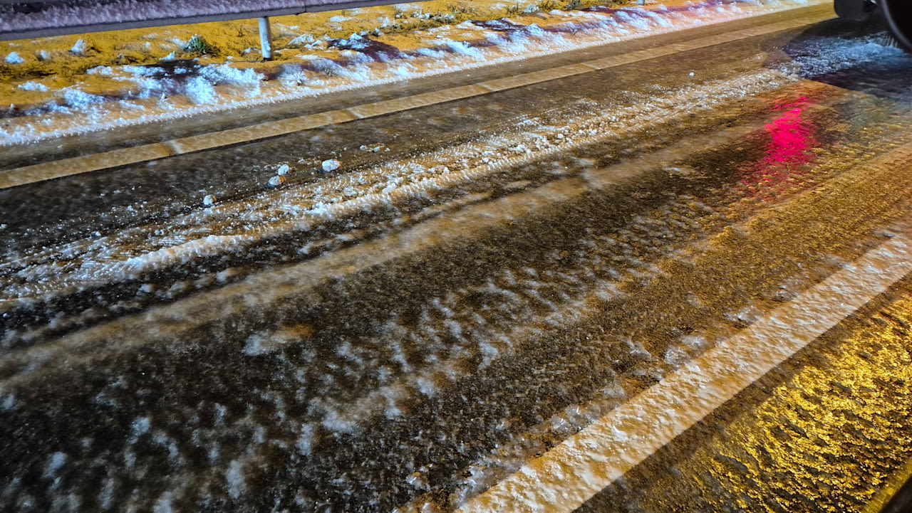 IJsbaan op de A27. Foto: MV. 