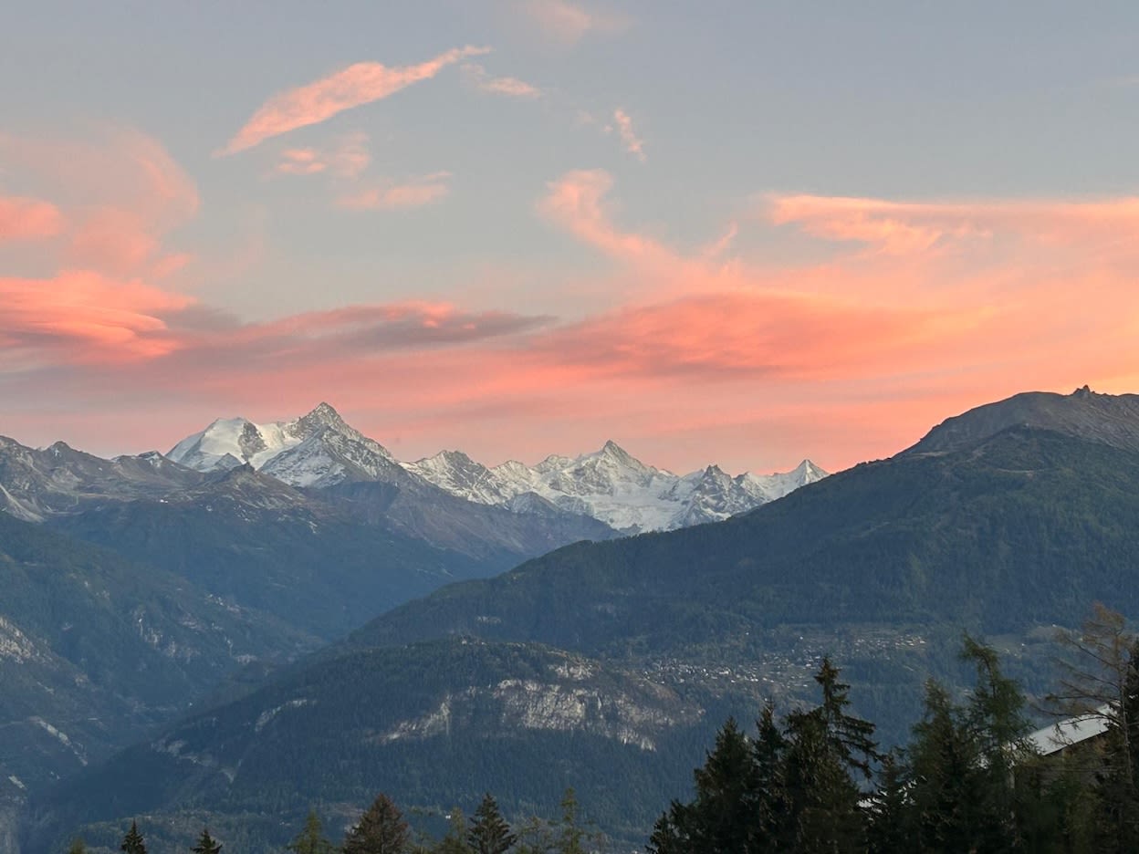 Prachtige zonsondergang in Zwitserland. Foto: Bernard Helders