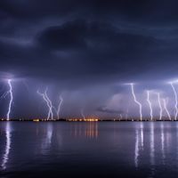 Onweer op het water: dit moet je doen als onweer losbarst