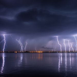 Onweer op het water: dit moet je doen als onweer losbarst