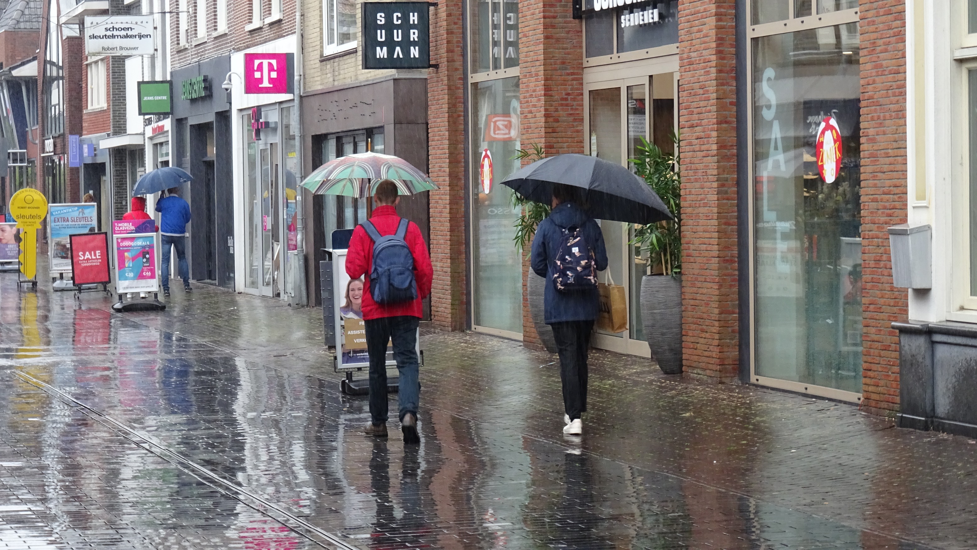 De paraplu is de komende dagen af en toe zeker nodig. Foto: Albert Thibaudier