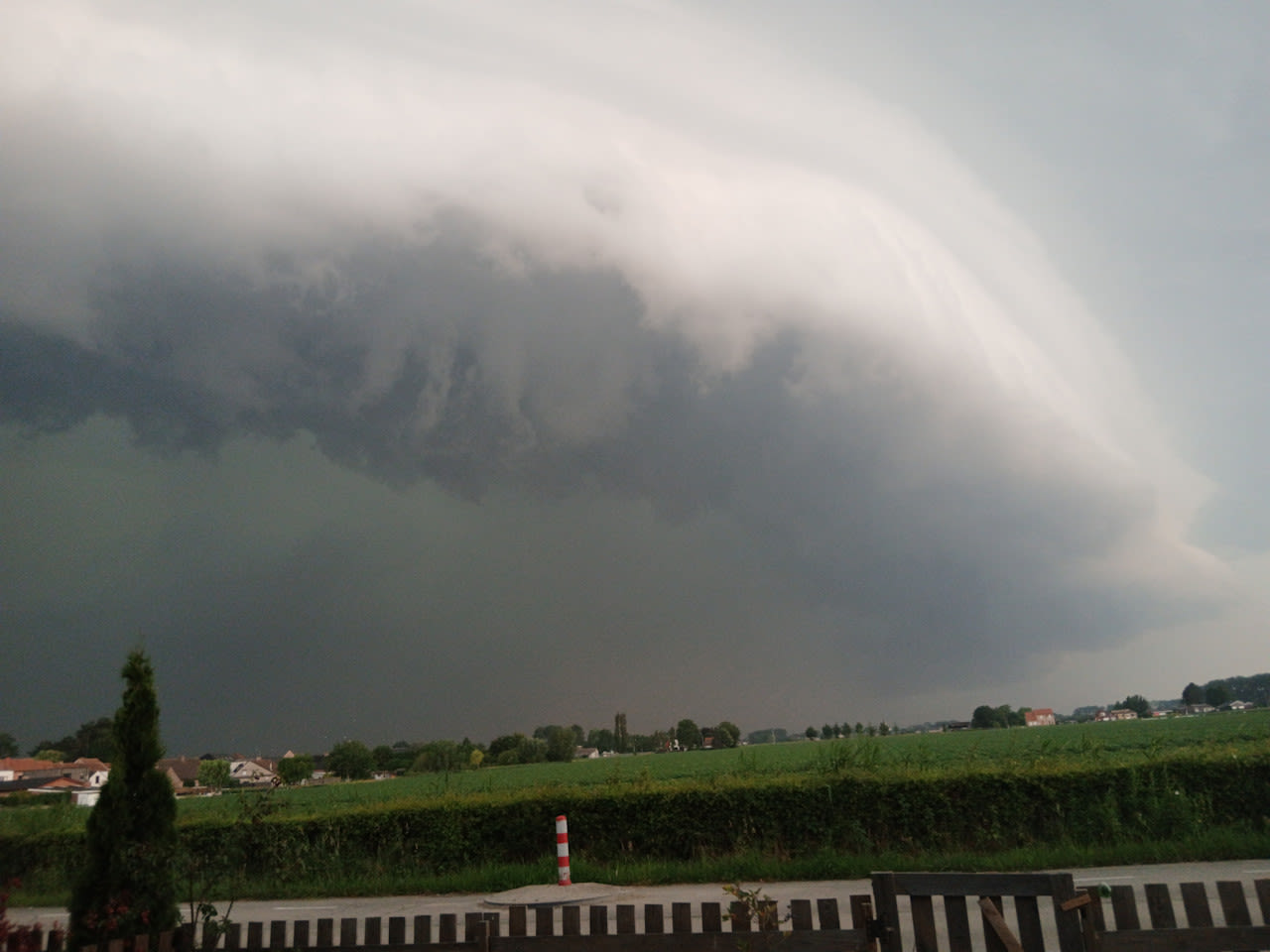 Onweersbui met shelf cloud in Zeeland. Foto: Evaliena