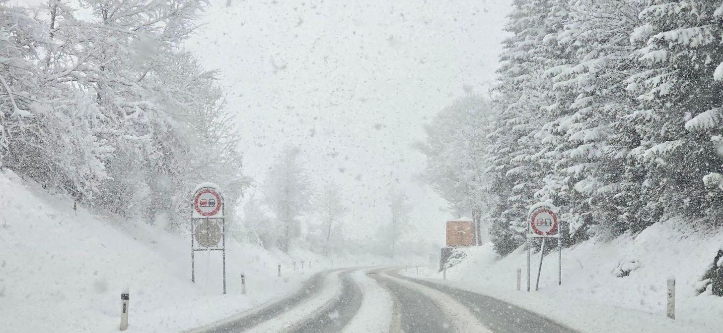 Wie de komende dagen door de Alpen reist moet rekening houden met winterse omstandigheden op de wegen. (foto: Eric Kromhout)