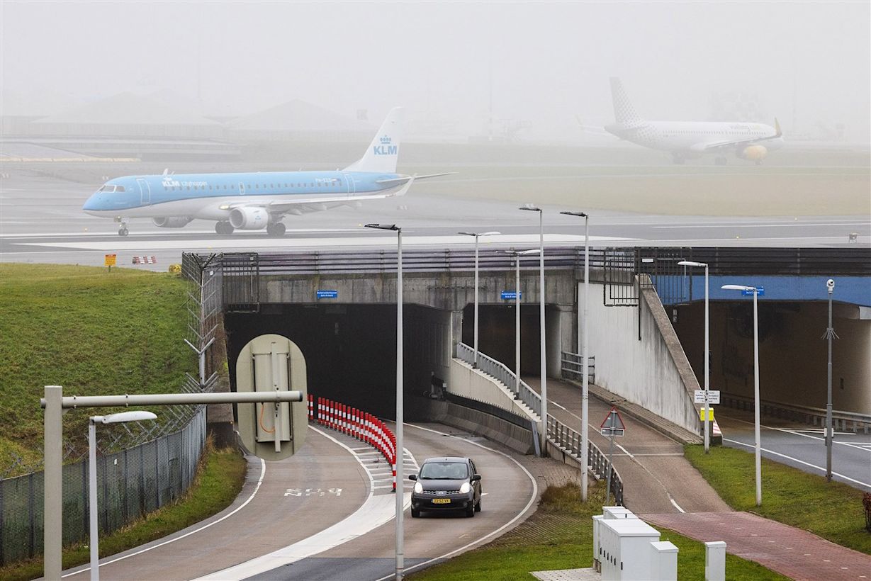 Het vliegverkeer wordt beperkt door het beperkte zicht. Mist zorgt voor een verlaagde capaciteit, waardoor minder vluchten mogelijk zijn. Foto: ANP / Jeffrey Groeneweg.