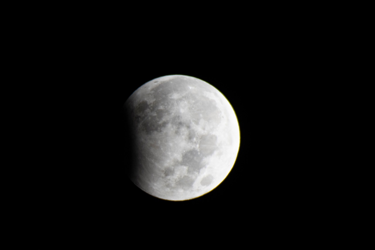 Gedeeltelijke maansverduistering. Foto: Adobe Stock / DaeHyck