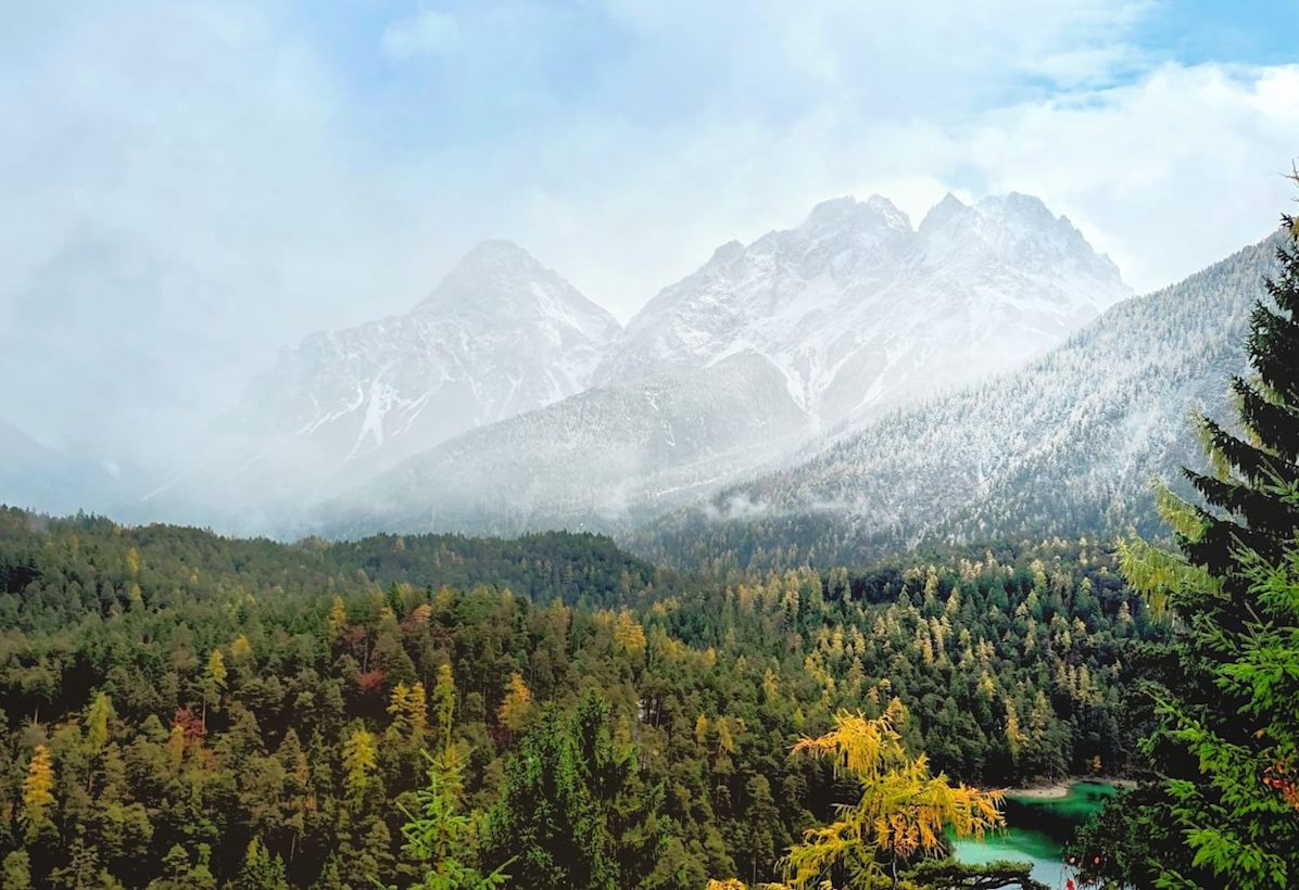 Prachtige herfstkleuren in Zuid-Duitsland, de Alpen zijn al wit. Foto: Wouter van Bernebeek.