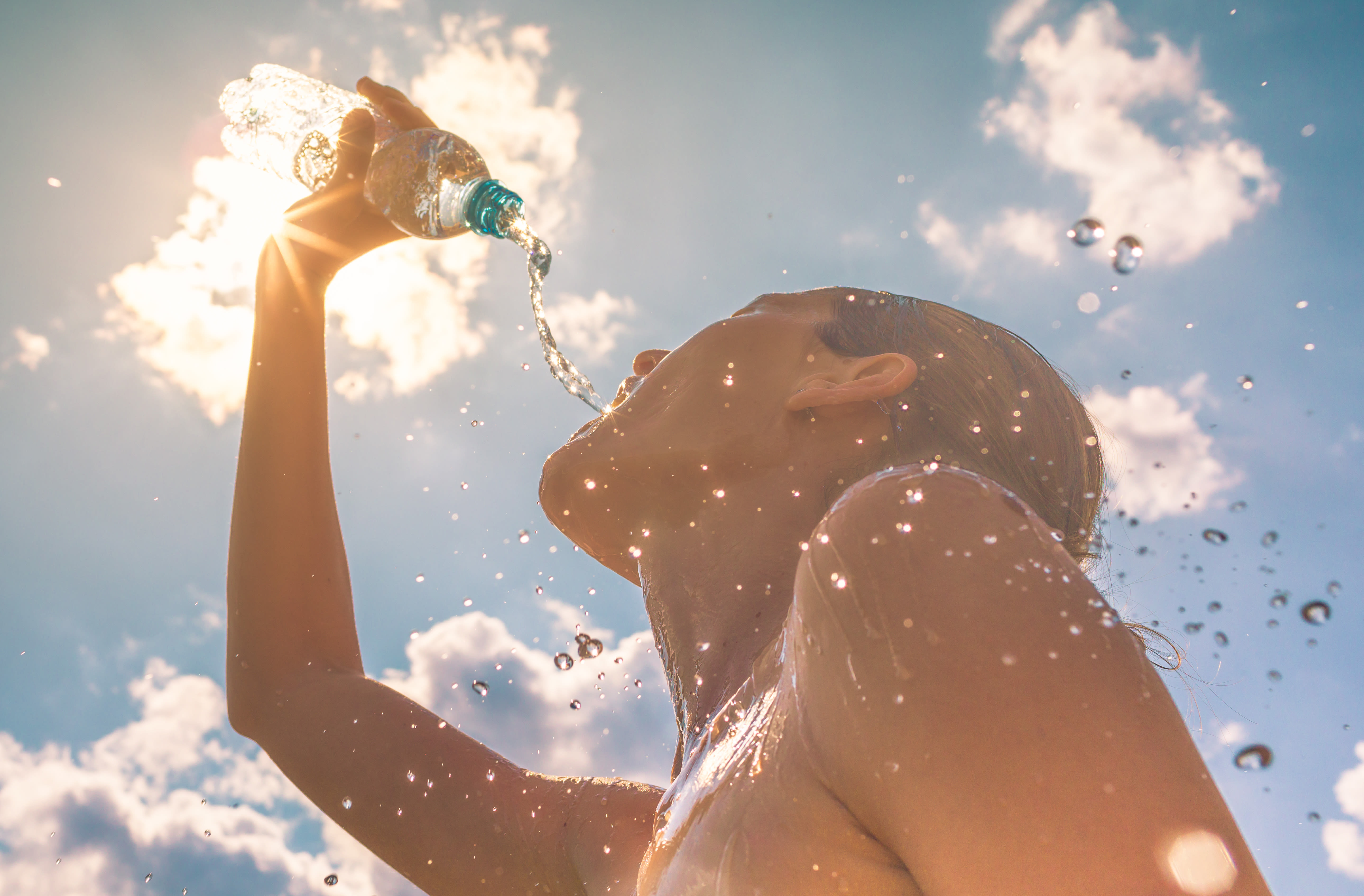 Flesje water om de hitte tegen te gaan