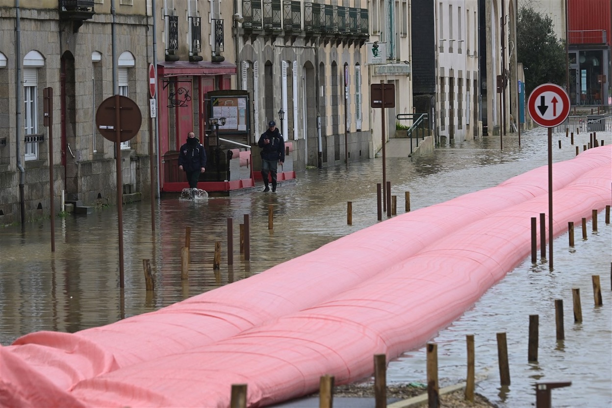 Stormdepressie Ivo zorgt voor meer regen in noordwesten Frankrijk