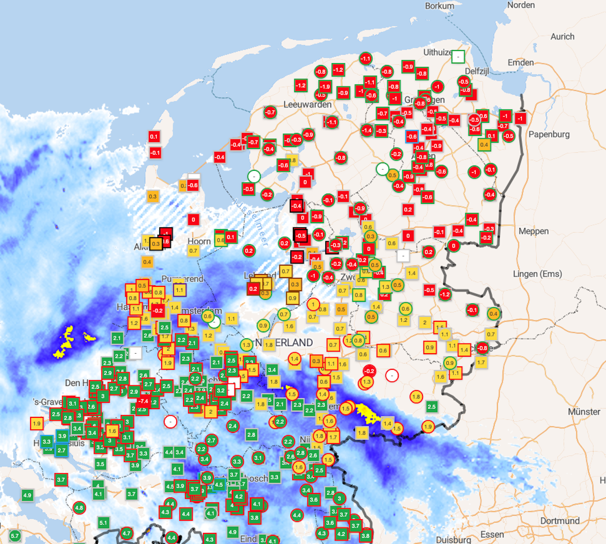 In de noordelijke helft ligt de wegdektemperatuur onder nul. Dit is aangegeven met de rode punten. Bron Infoplaza gladheidsbestrijding. 