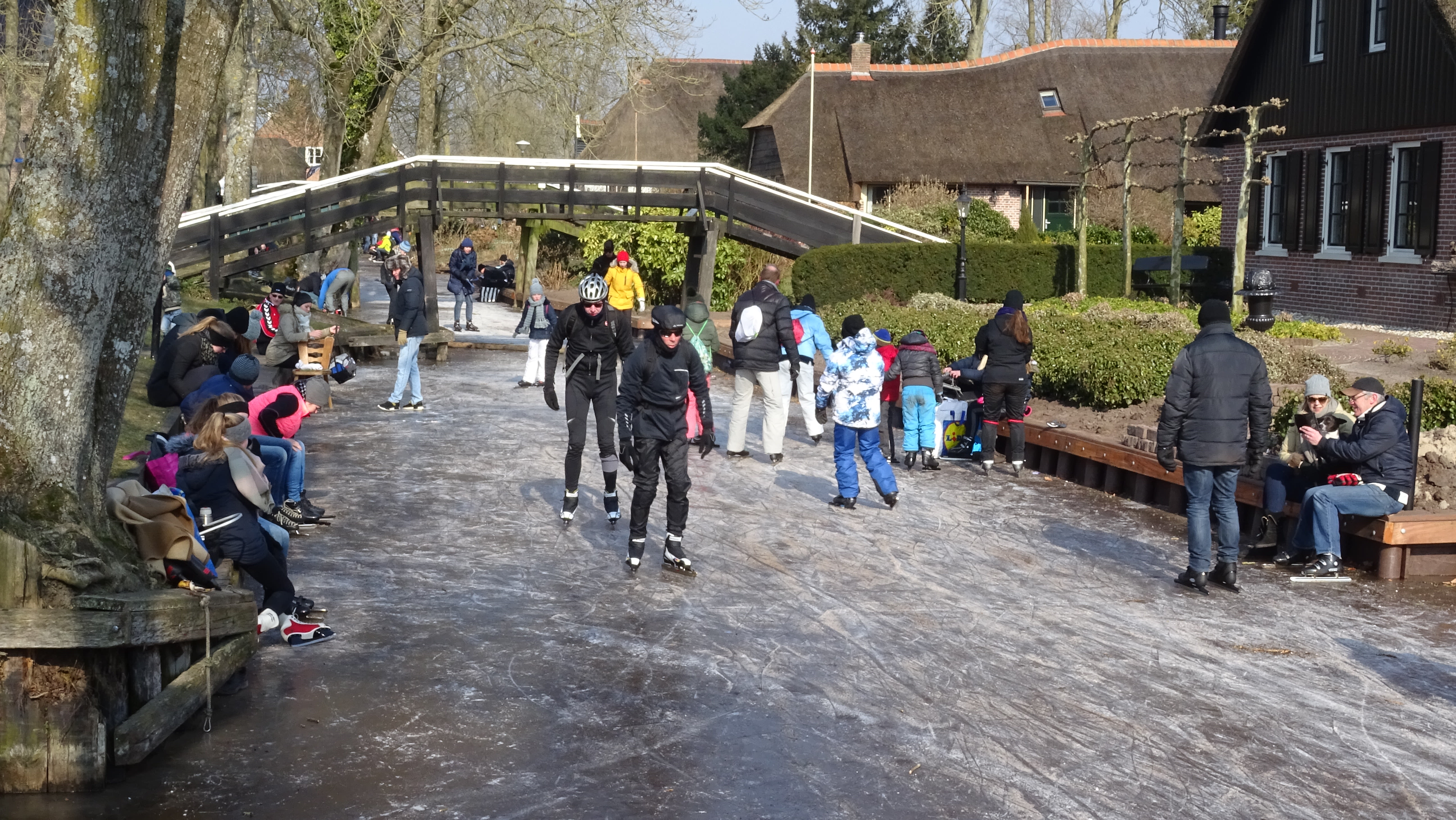 Op 3 maart 2018 werd er nog volop geschaatst in Giethoorn. Foto: Albert Thibaudier