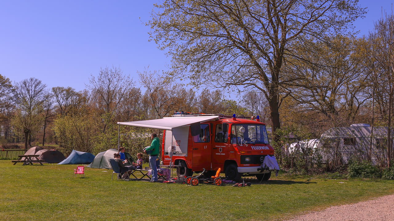 Voor sommigen is het paasweekend de ideale gelegenheid voor een eerste kampeerweekend. Foto: Henk Straatman