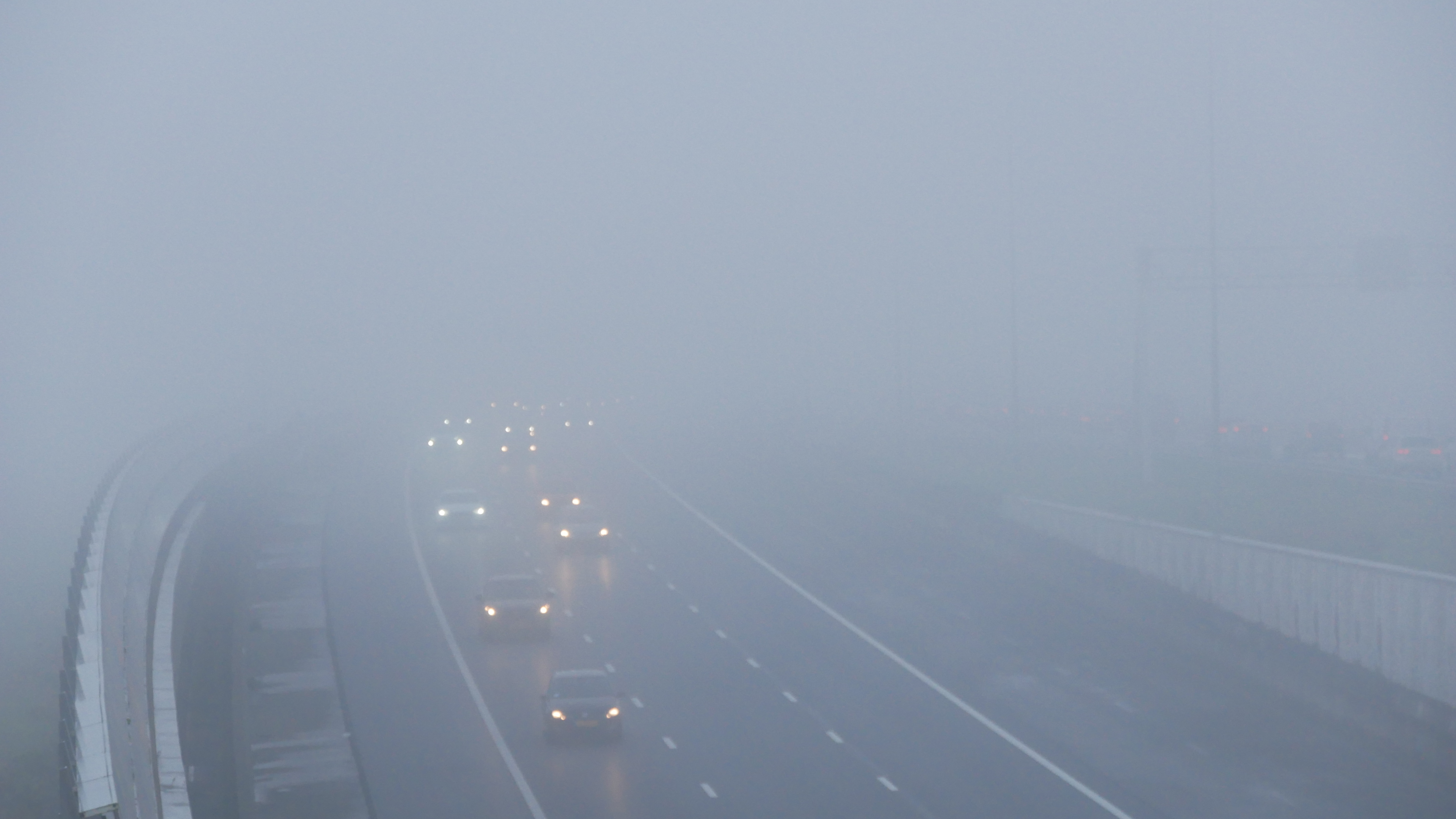 Dichte mist in westen en noordwesten