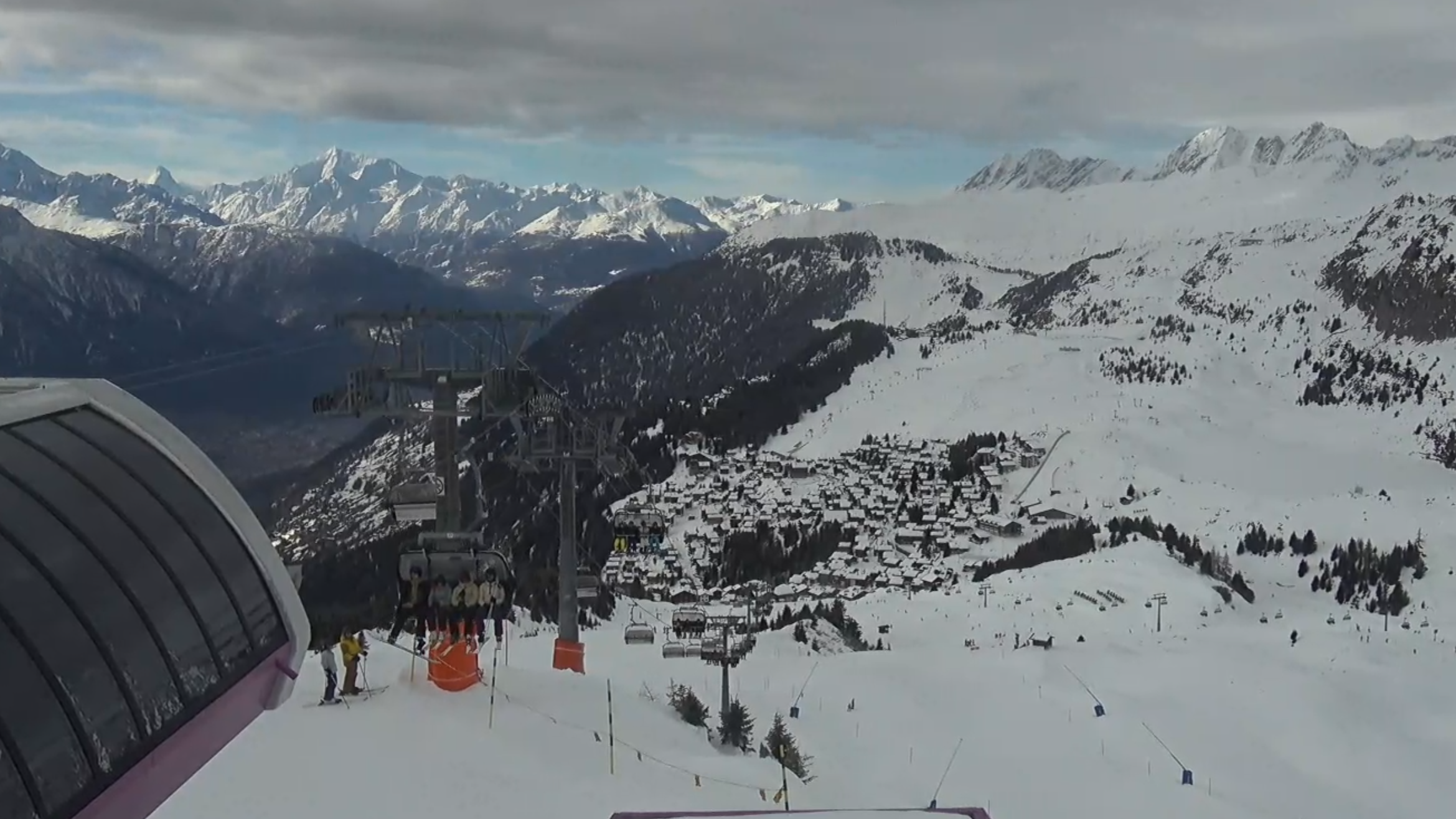 Wolkenvelden trekken nog over de Bettmeralp in Wallis. Foto via Feratel