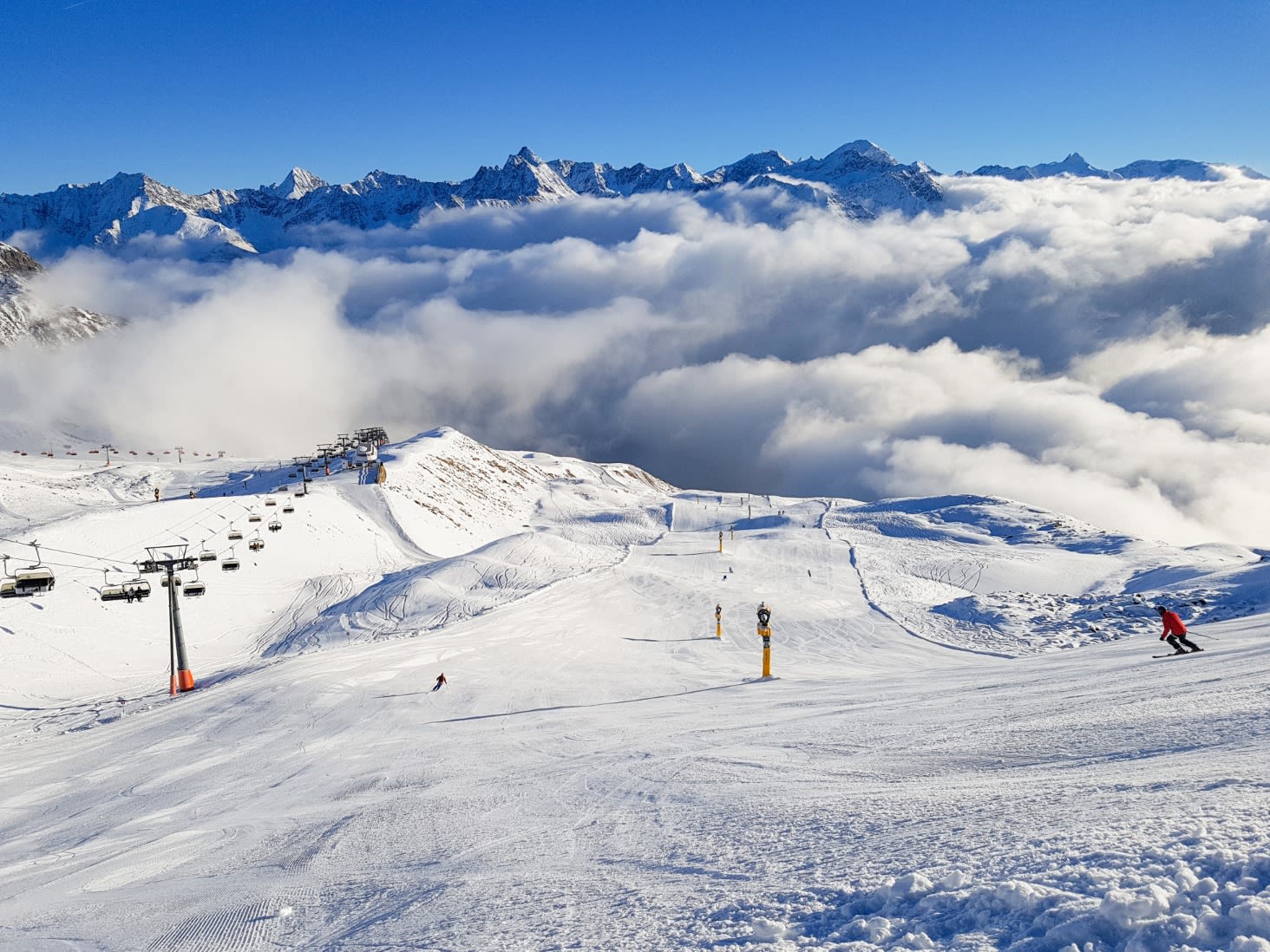 In Sölden kun je bijna het hele jaar skiën. Foto: Adobe Stock / urbanradim