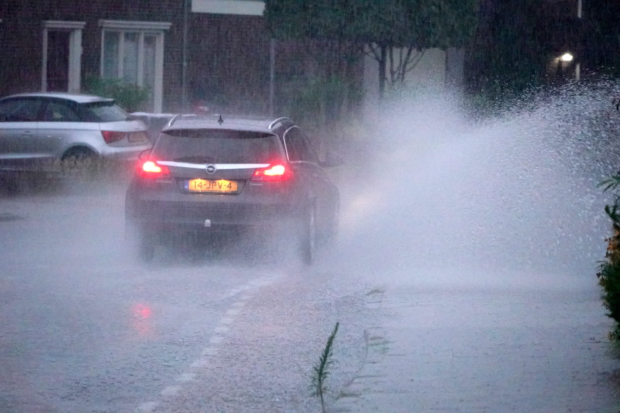 Lokaal kan veel neerslag vallen. Foto: Ben Saanen