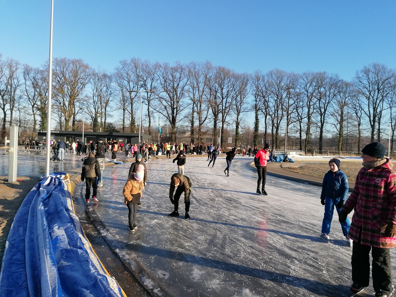 Dinsdagochtend kan op lokale ijs- en skeelerbanen wellicht worden geschaatst. Foto: Henk Wiggers