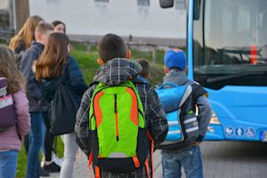 Schoolreisje met wisselvallig weer: wat geef je mee?