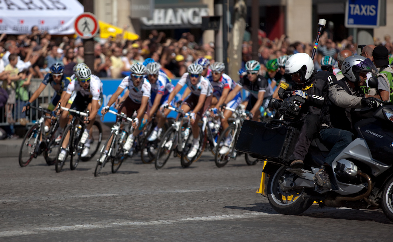 Zonnige straten bij de finish van de etappes. Foto: Adobe Stock / Thomas Launois