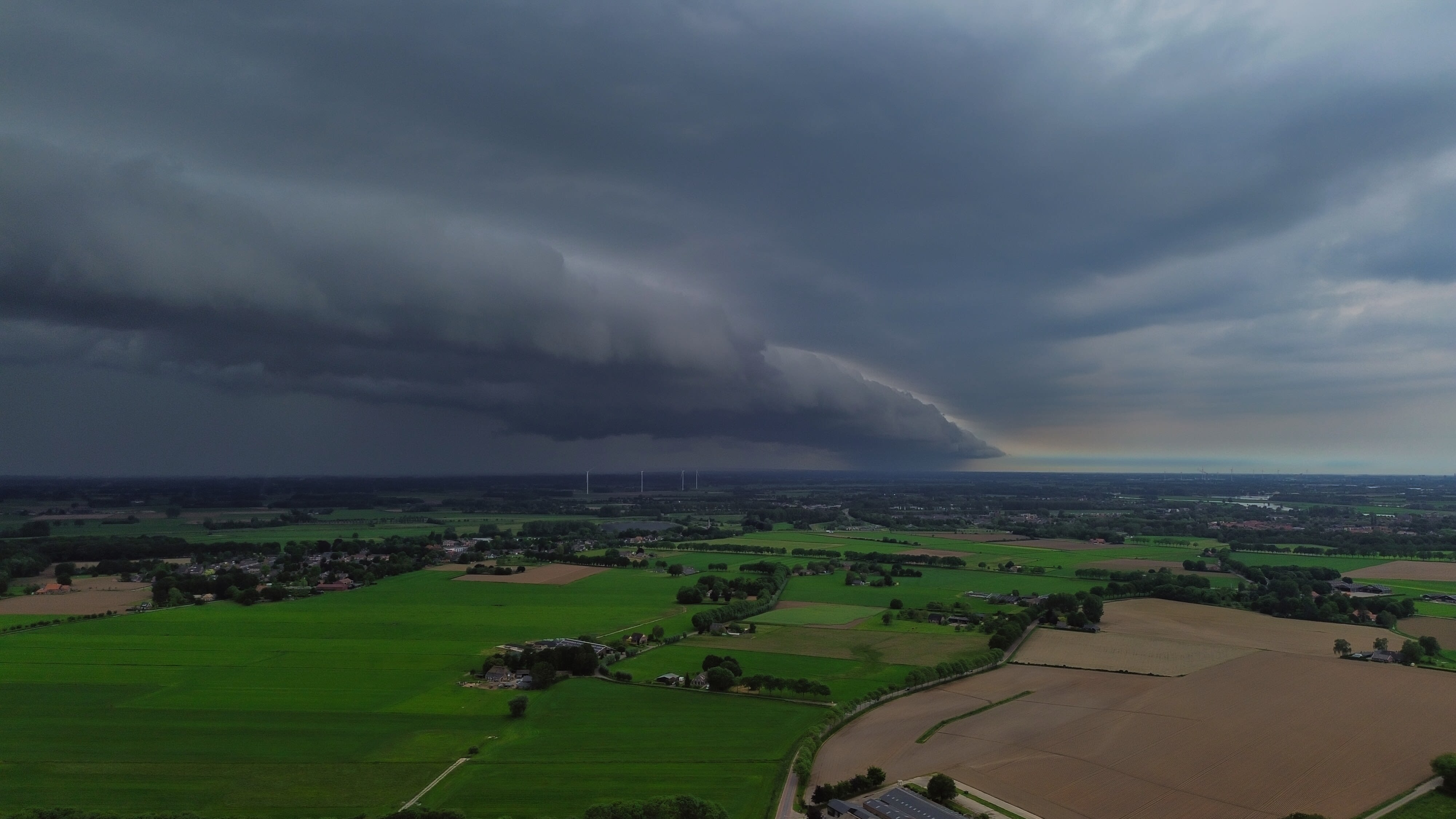 Dreigende onweerslucht. Foto: Hans van Loenen.