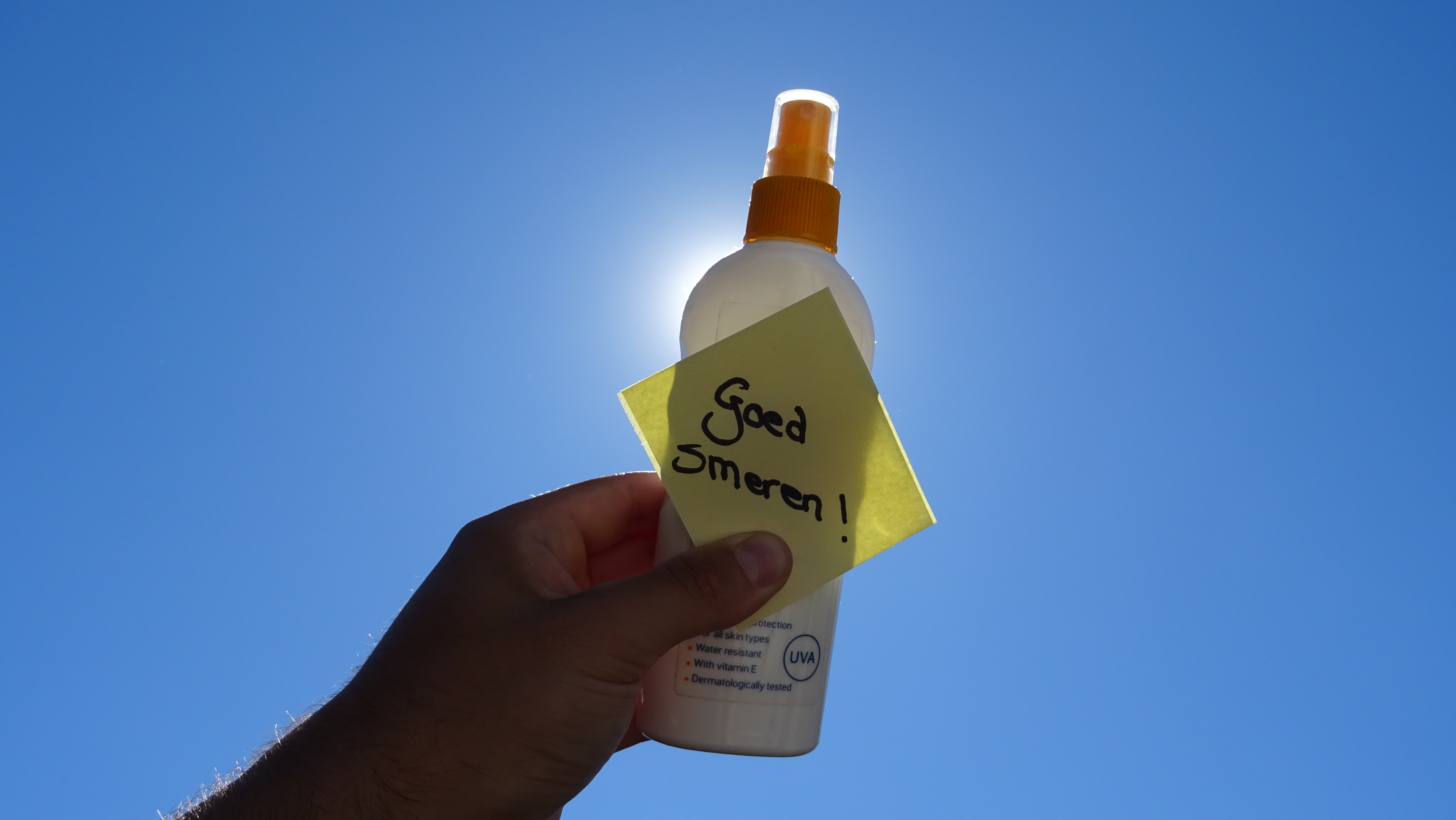 Zonnebrandcrème smeren. Foto: Albert Thibaudier 