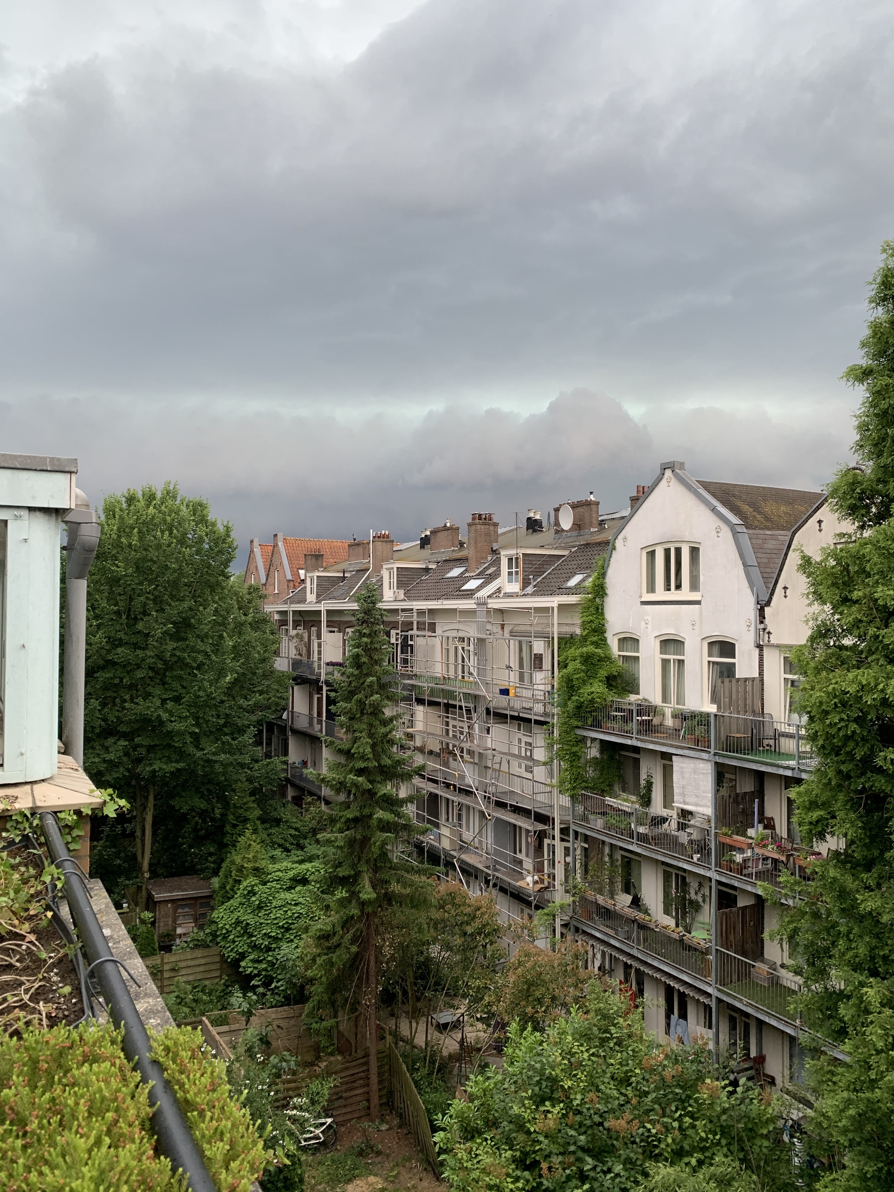 Naderende onweersbui in Amsterdam. Foto: Yannick Damen