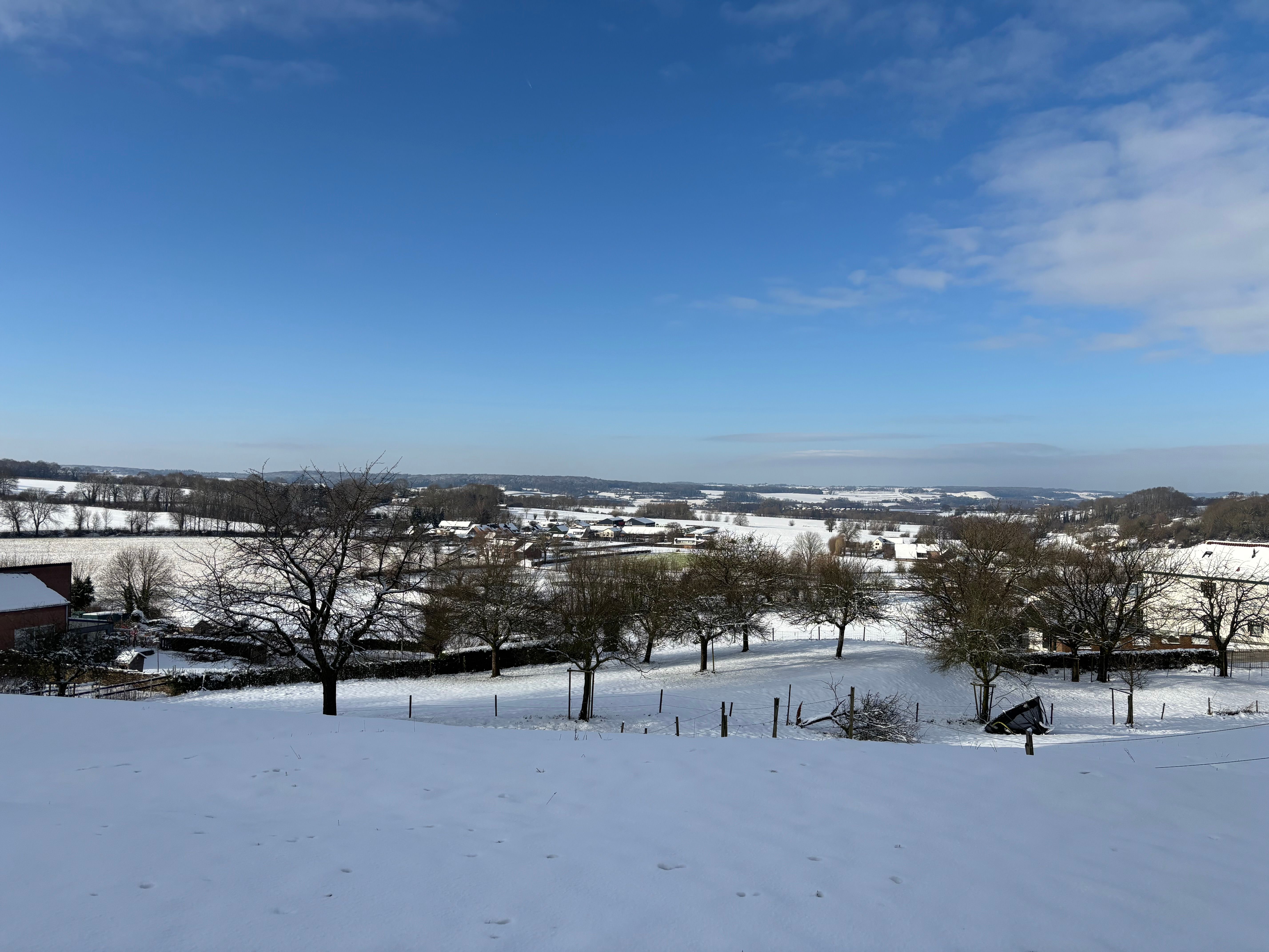 In de heuvels van Limburg ligt nog sneeuw. Foto van afgelopen vrijdag.