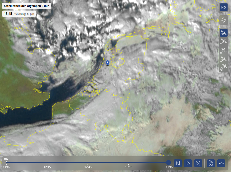 Satellietbeeld maandag 5 januari 2026 13:45. Bron: Sat24