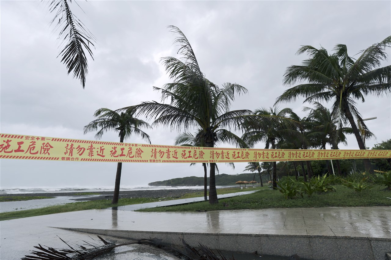 Voorbereidingen voor tyfoon Krathon in Taiwan, Foto via ANP / EPA/RITCHIE B. TONGO