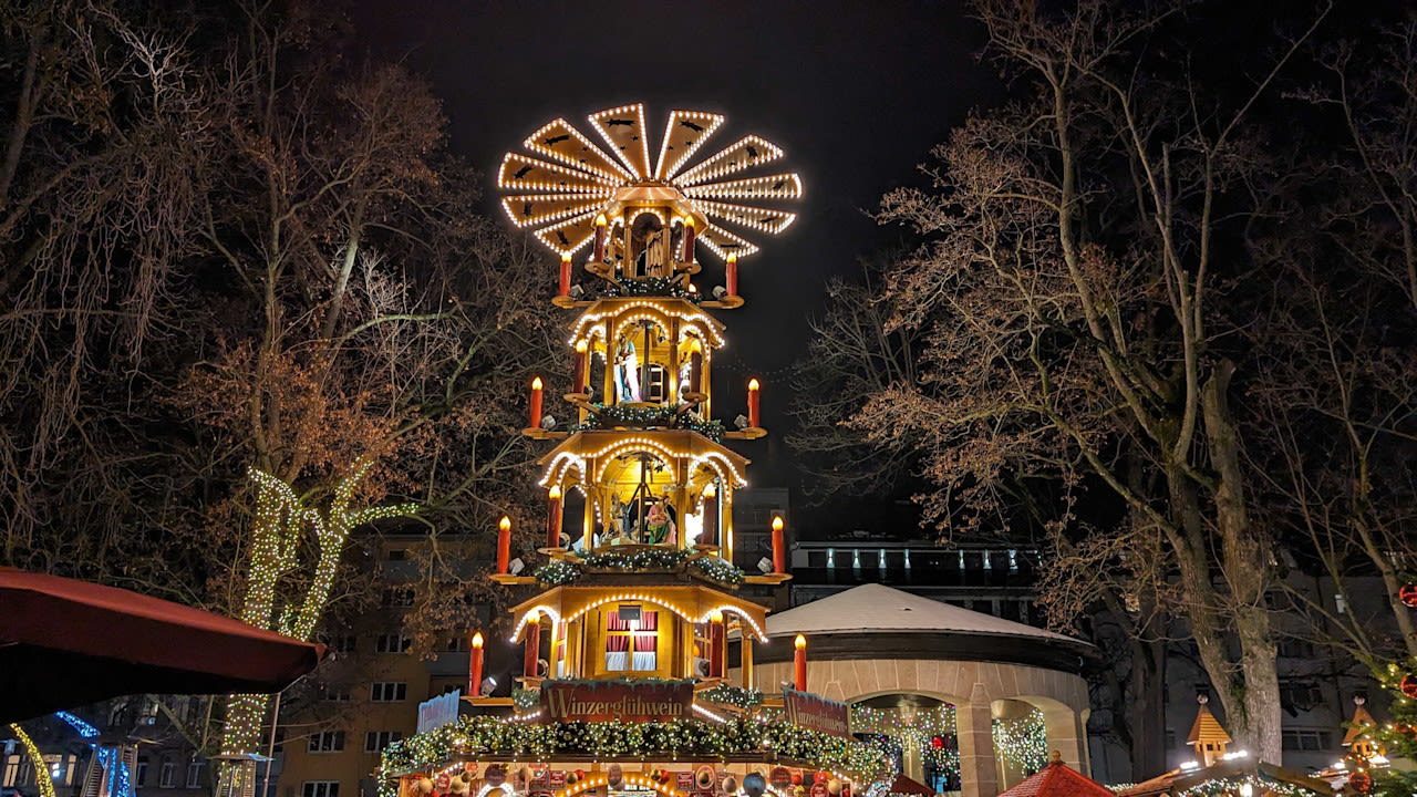 Kerstpiramides zijn staan op veel kerstmarkten in Duitsland. Foto: Sarah van Ruiswijk