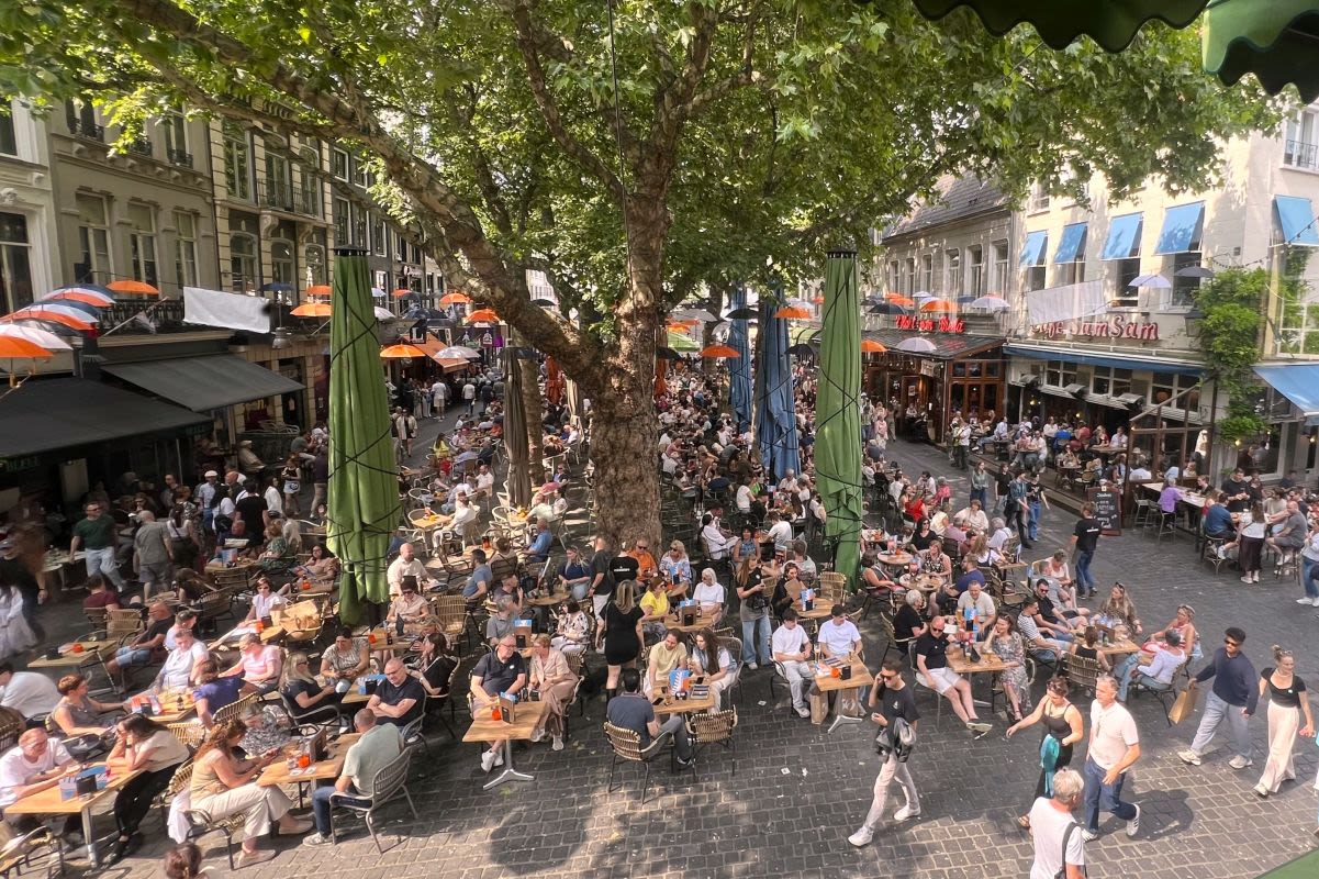 Dinsdag wordt de warmste dag van de week. Lopen de terrassen dan weer vol? - Foto Henk Voermans