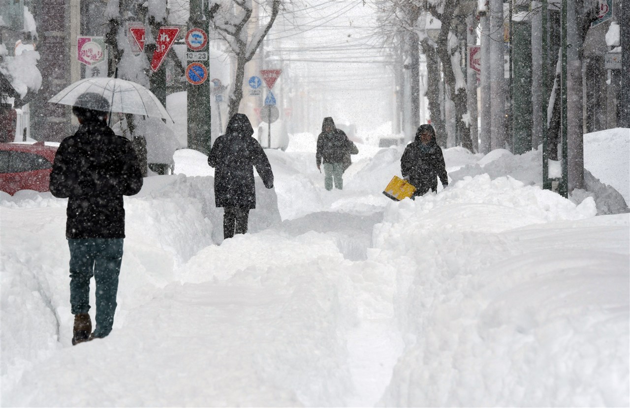 In Japan is een recordhoeveelheid sneeuw gevallen. Foto: ANP/EPA/JIJI PRESS JAPAN