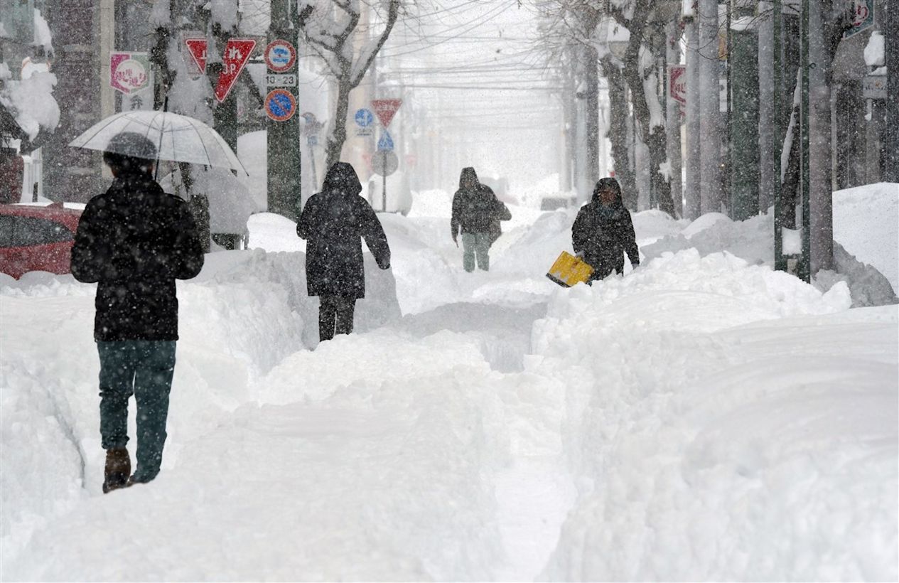 In Japan is een recordhoeveelheid sneeuw gevallen. Foto: ANP/EPA/JIJI PRESS JAPAN
