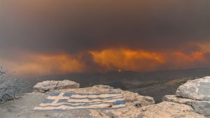 Wind wakkert bosbranden in Griekenland en Turkije aan