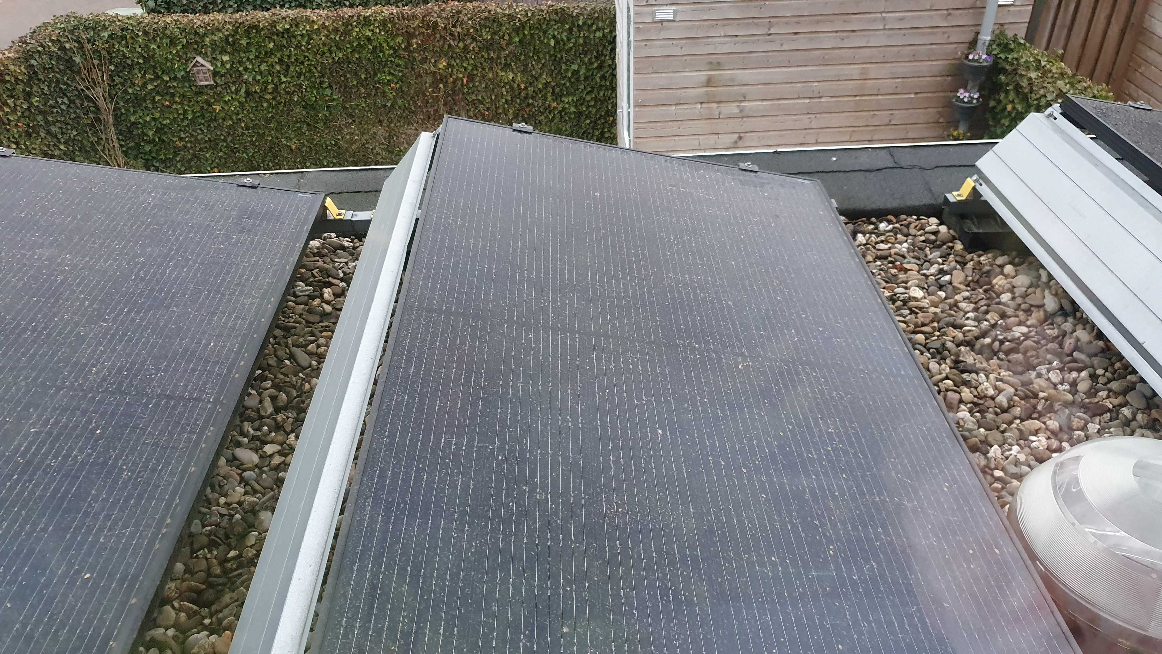 Vieze zonnepanelen. Foto: Jaco van Wezel.