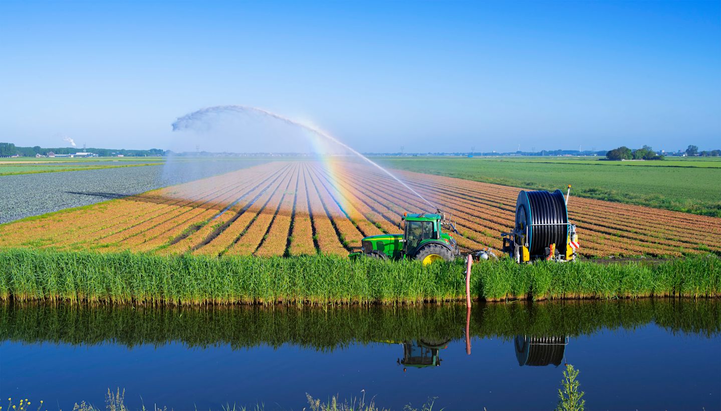 Beregening van het land. Foto: Jaap Hart